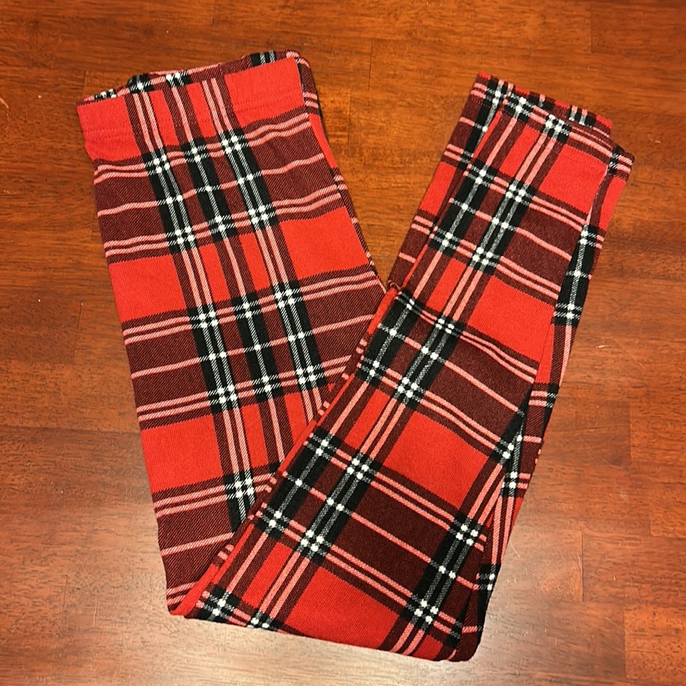 Festive Plaid Leggings. Tartan. Holiday vibe. stretchy fabric. Christmas.
